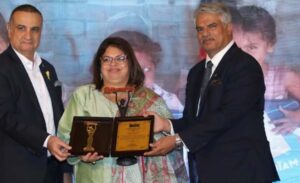 Nitu Joshi of MIAM NGO Receives Best Social Worker Award at Newsmakers Achievers 