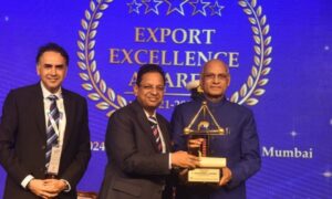 Maharashtra Governor Ramesh Bais Presents ‘Plastic Export Excellence Award’